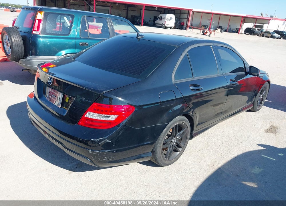 2014 MERCEDES-BENZ C 250 LUXURY/SPORT VIN: WDDGF4HB9EG198138