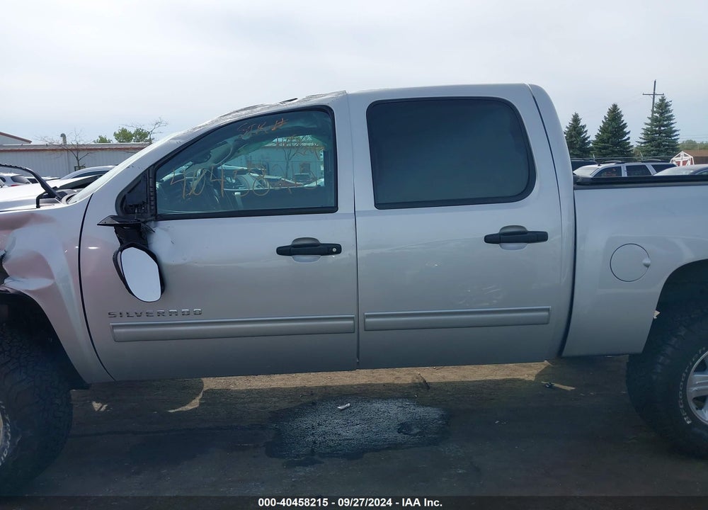 2011 CHEVROLET SILVERADO 1500 LT VIN: 3GCPKSE35BG328360