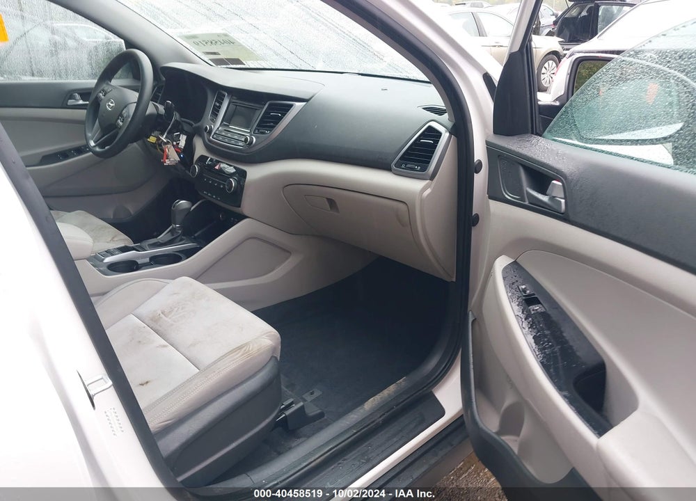 2016 HYUNDAI TUCSON SE VIN: KM8J3CA43GU139875