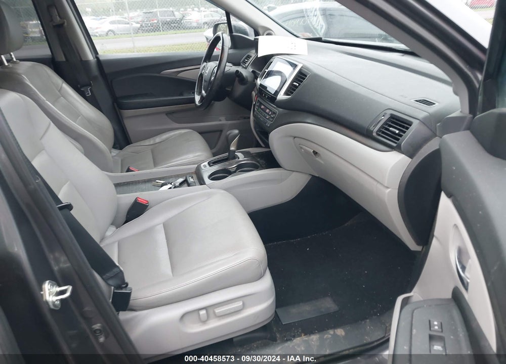 2017 HONDA RIDGELINE RTL-T VIN: 5FPYK3F6XHB001462