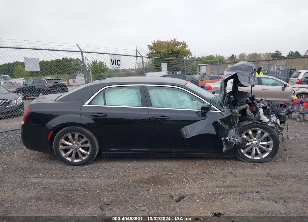 2018 CHRYSLER 300 TOURING L AWD VIN: 2C3CCARG7JH229030