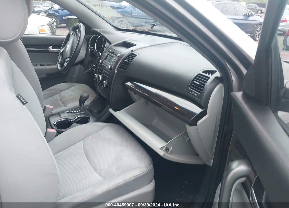 2011 KIA SORENTO LX V6 VIN: 5XYKTDA28BG167002