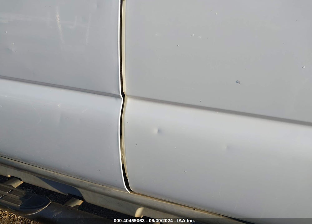 2004 CHEVROLET TAHOE VIN: 1GNEK13Z24R260327