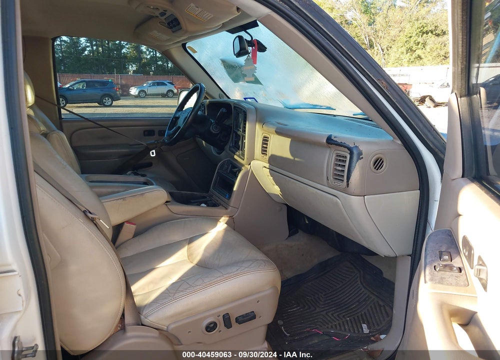 2004 CHEVROLET TAHOE VIN: 1GNEK13Z24R260327