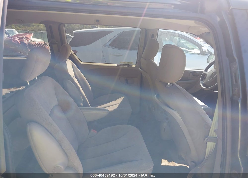 2001 CHRYSLER VOYAGER LX VIN: 1C4GJ45371B141627