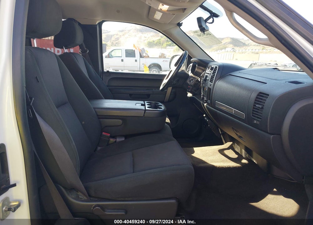 2011 CHEVROLET SILVERADO 1500 LT VIN: 1GCRCSE04BZ258801