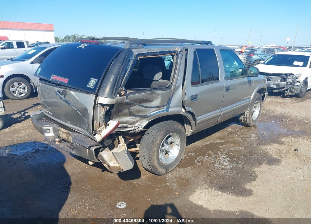 2002 CHEVROLET BLAZER LS VIN: 1GNCS13W12K107604