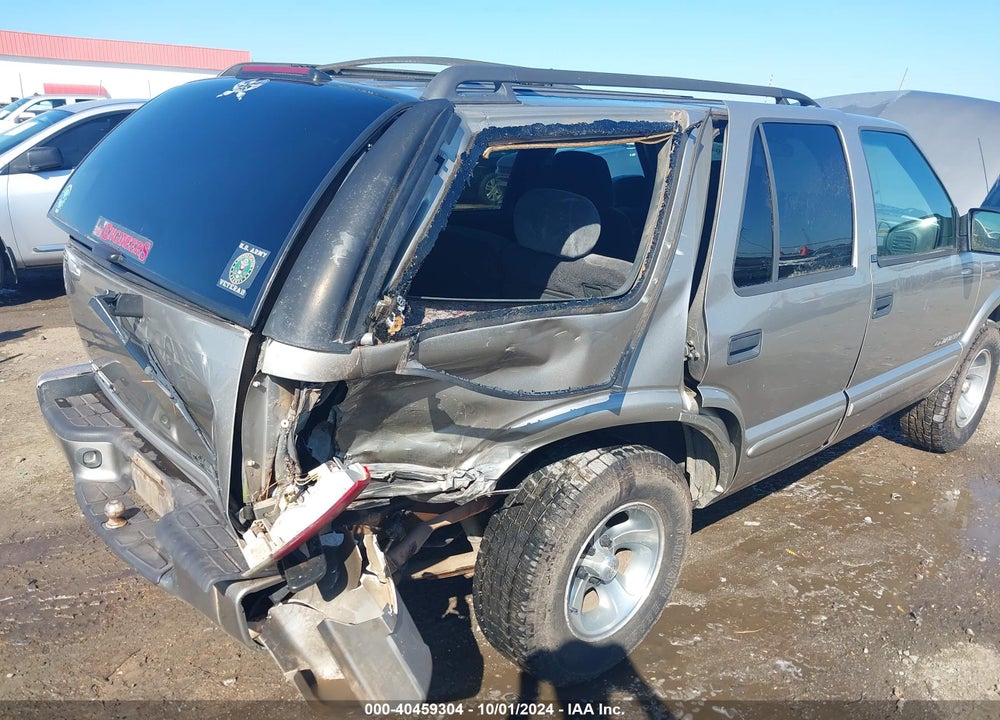 2002 CHEVROLET BLAZER LS VIN: 1GNCS13W12K107604