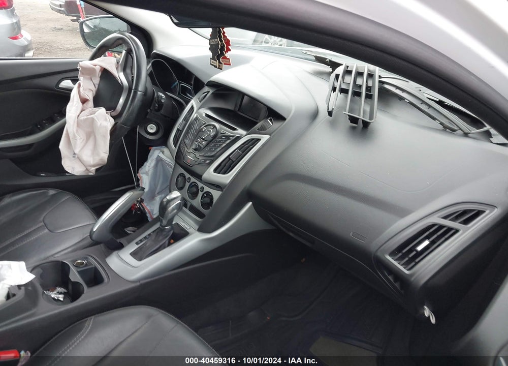 2014 FORD FOCUS SE VIN: 1FADP3K24EL121090