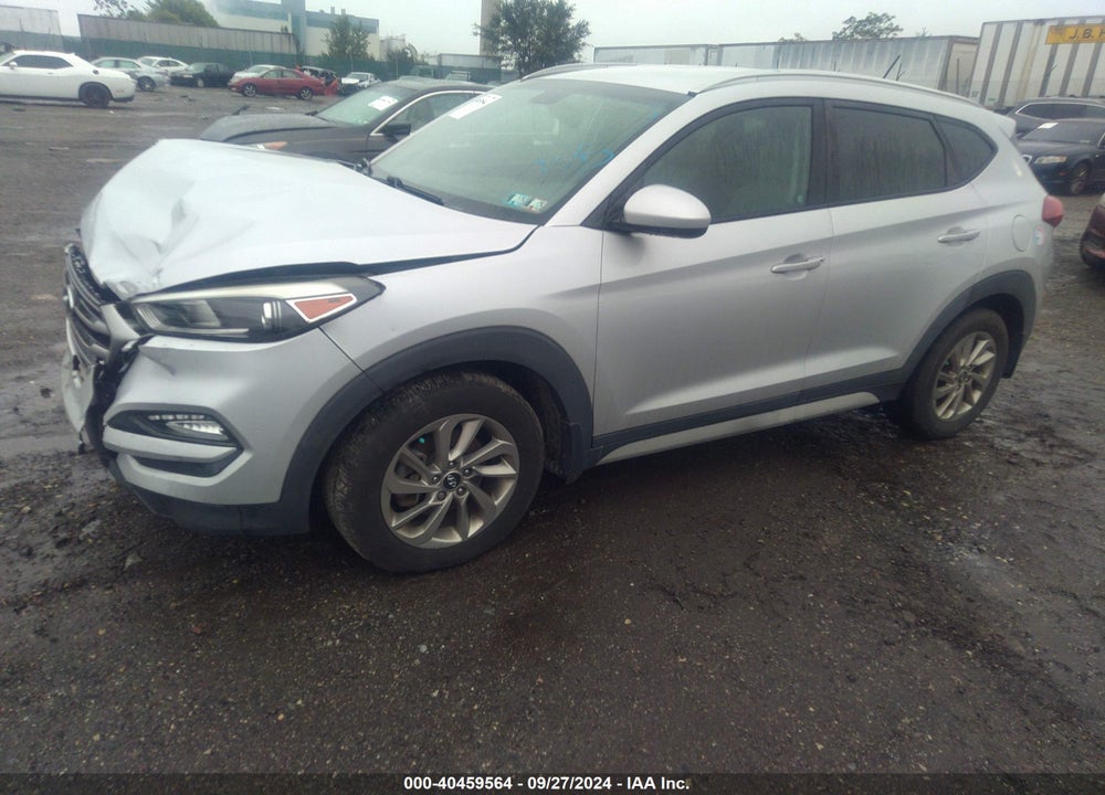 2017 HYUNDAI TUCSON SE VIN: KM8J3CA4XHU564382