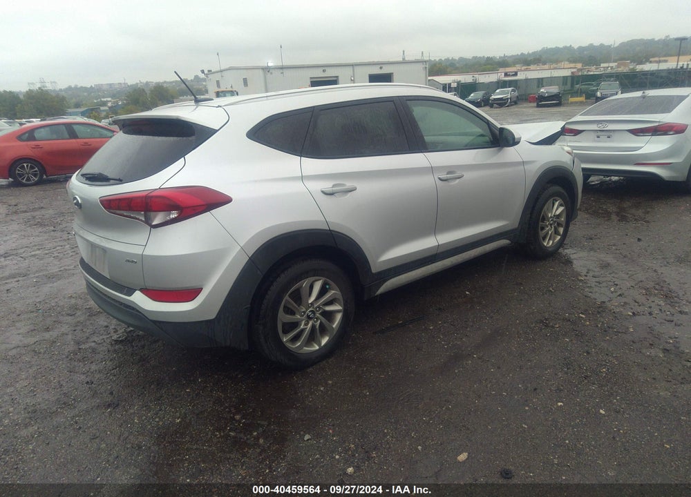 2017 HYUNDAI TUCSON SE VIN: KM8J3CA4XHU564382