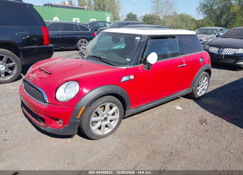 2011 MINI COOPER S VIN: WMWSV3C55BTY14405