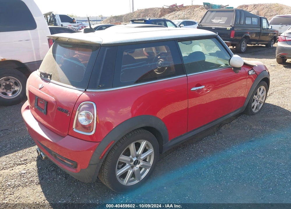 2011 MINI COOPER S VIN: WMWSV3C55BTY14405