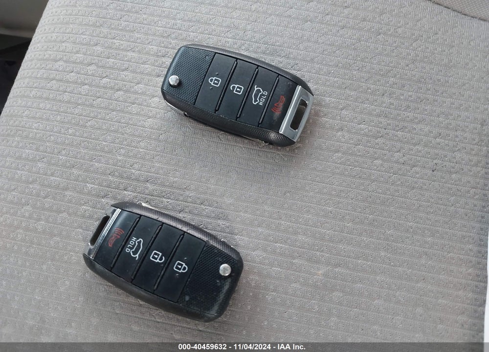 2018 KIA SEDONA L VIN: KNDMA5C12J6389898