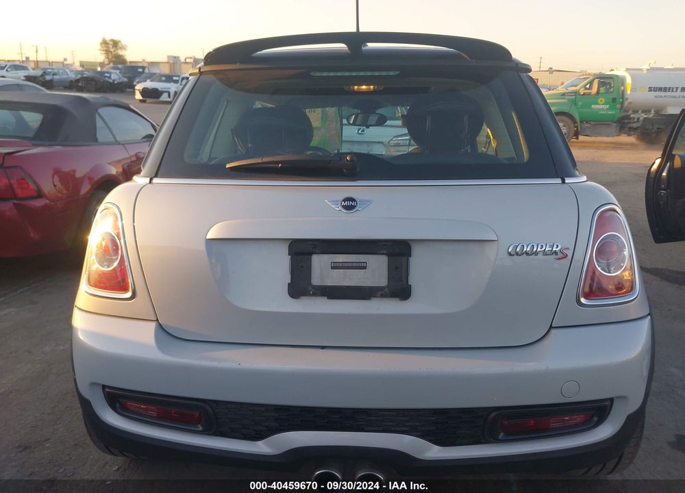 2013 MINI HARDTOP COOPER S VIN: WMWSV3C52DT392063