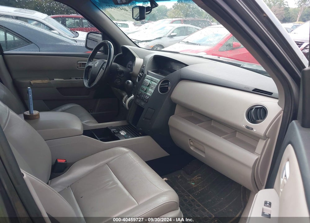 2011 HONDA PILOT EX-L VIN: 5FNYF4H58BB047564