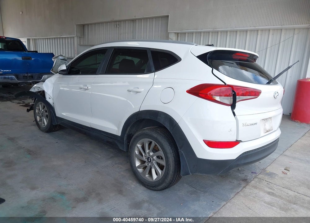 2016 HYUNDAI TUCSON SE VIN: KM8J33A42GU117768