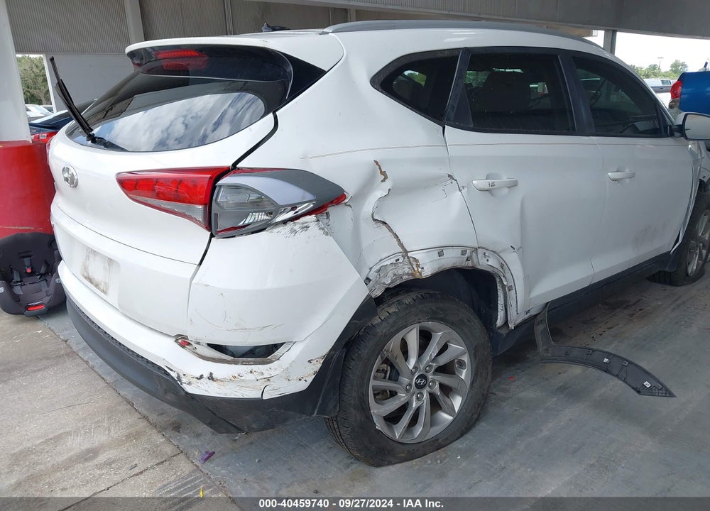 2016 HYUNDAI TUCSON SE VIN: KM8J33A42GU117768
