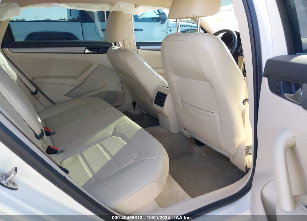 2015 VOLKSWAGEN PASSAT 2.0L TDI SE VIN: 1VWBV7A3XFC087566