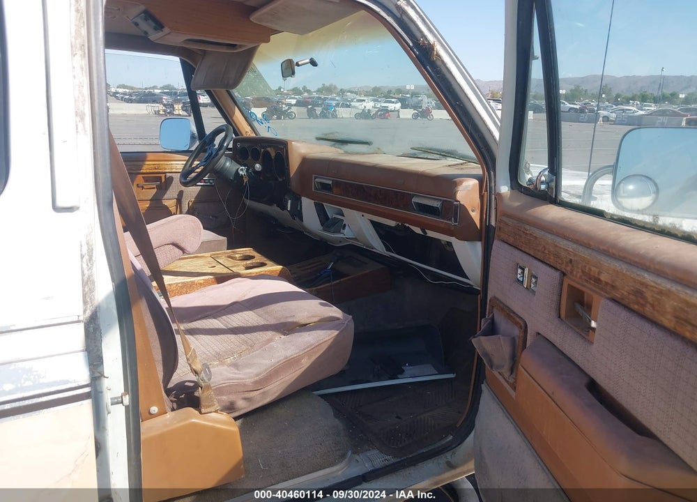 1990 CHEVROLET SUBURBAN V2500 VIN: 1GBGV26K1LF149284