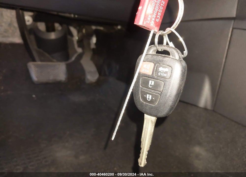 2018 TOYOTA COROLLA LE VIN: 5YFBURHE1JP804462