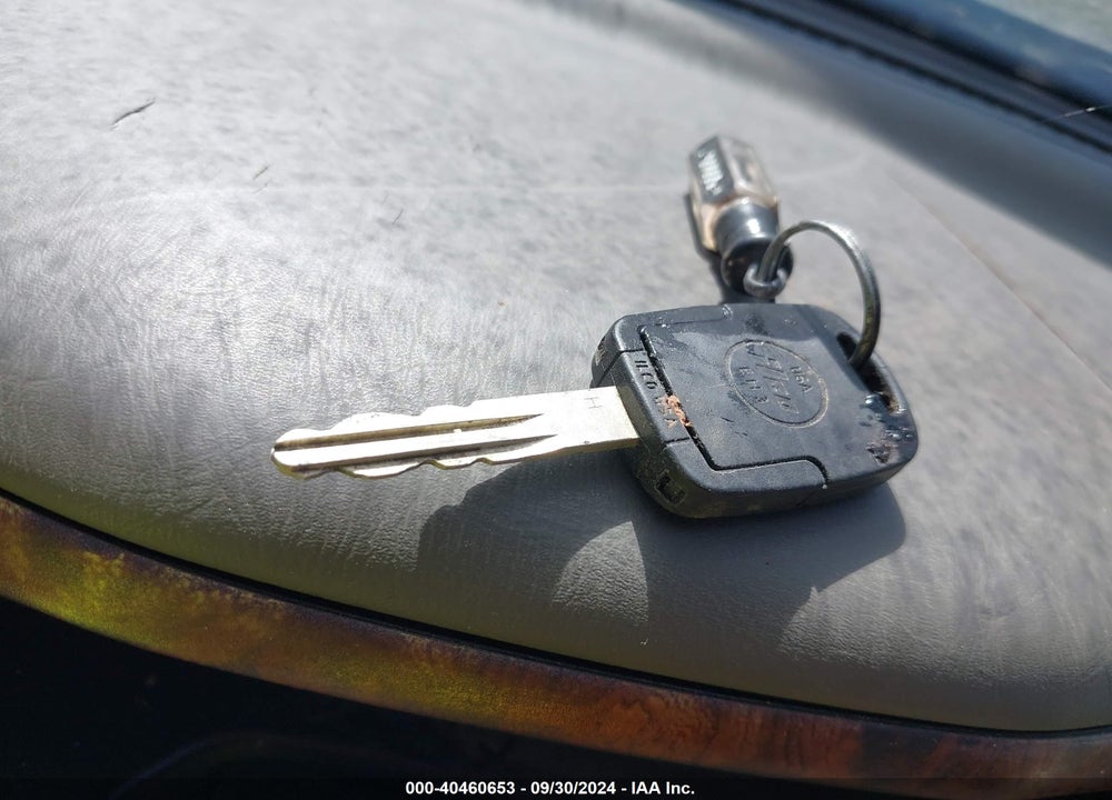 2000 INFINITI G20 LUXURY/TOURING VIN: JNKCP11A8YT302909