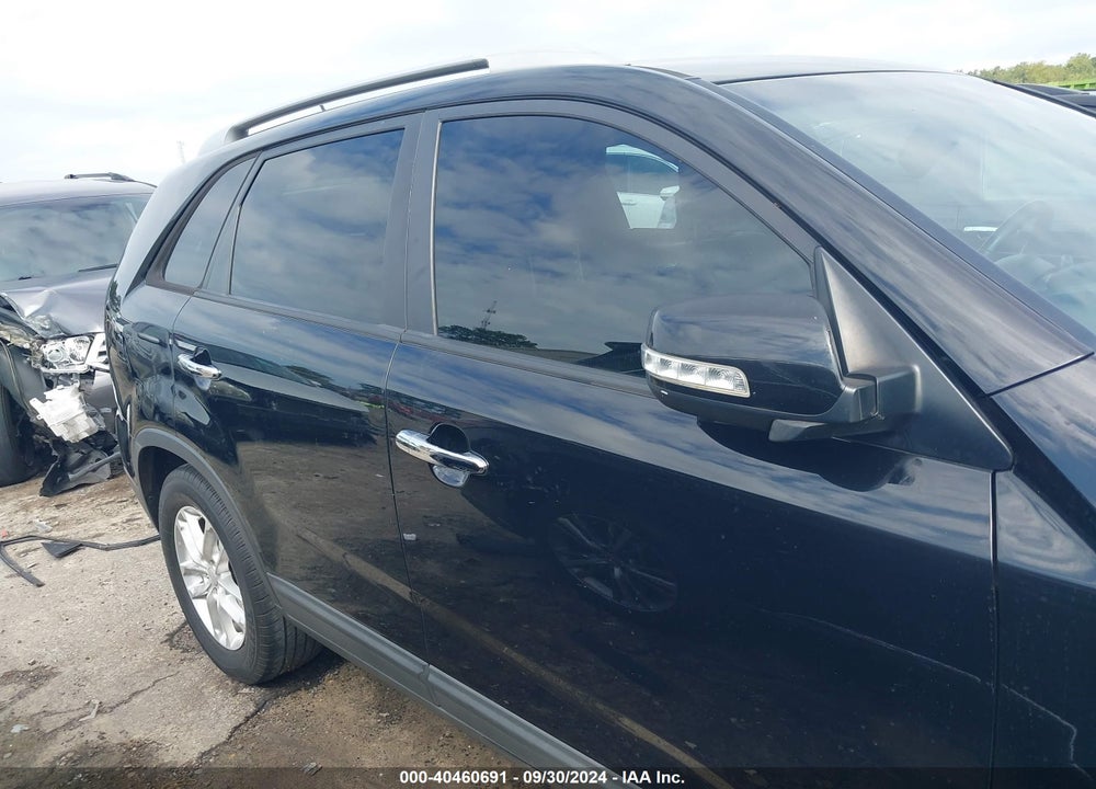 2015 KIA SORENTO LX VIN: 5XYKTCA6XFG641373