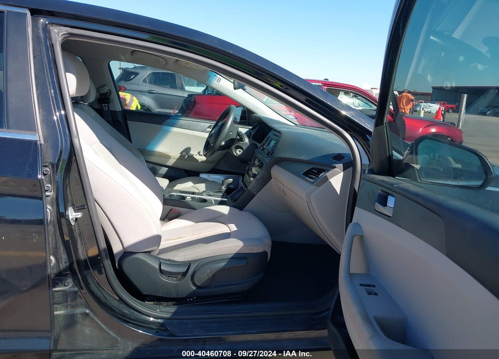 2017 HYUNDAI SONATA VIN: 5NPE24AF0HH570508