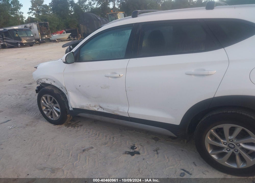 2017 HYUNDAI TUCSON SE VIN: KM8J3CA48HU263660