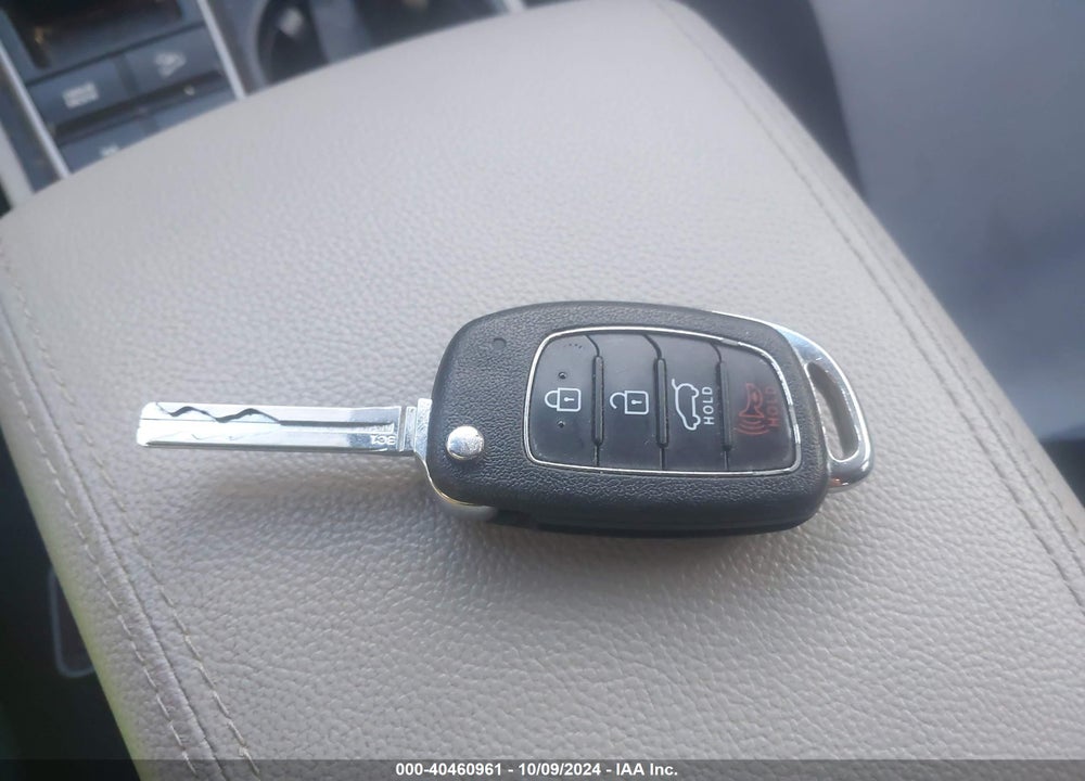 2017 HYUNDAI TUCSON SE VIN: KM8J3CA48HU263660