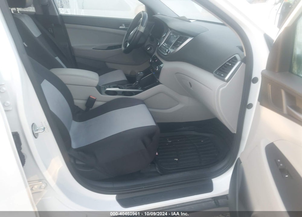 2017 HYUNDAI TUCSON SE VIN: KM8J3CA48HU263660