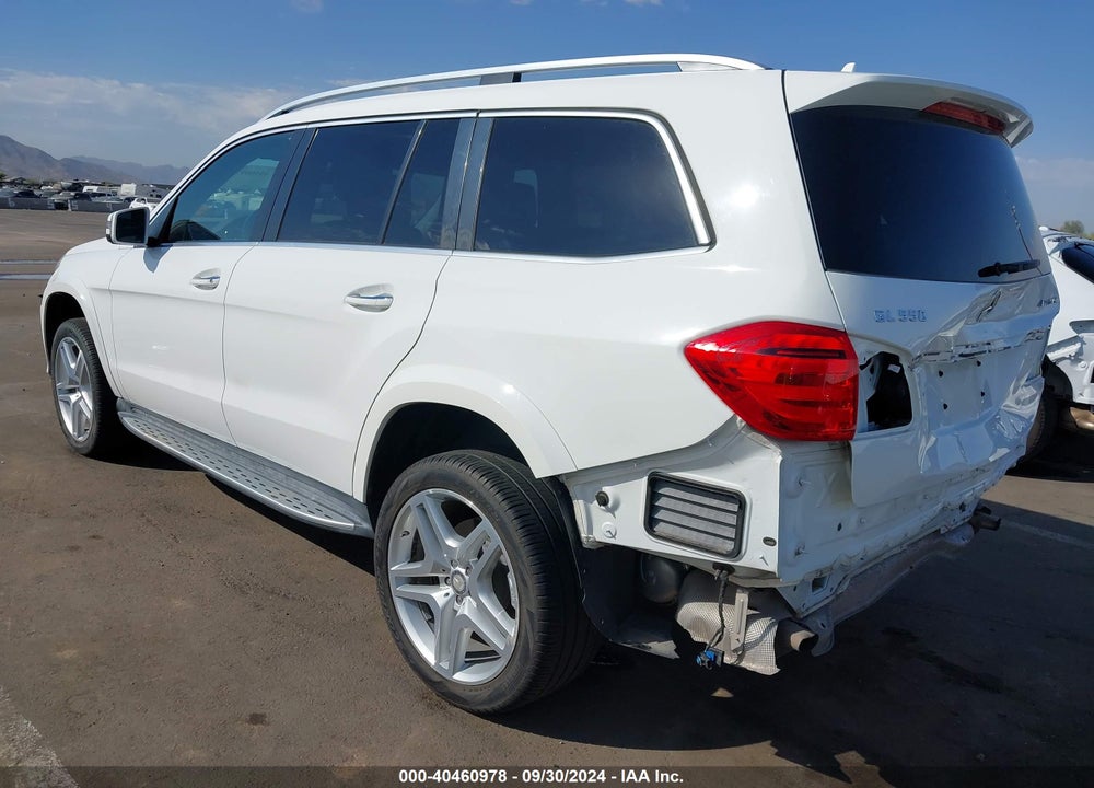 2015 MERCEDES-BENZ GL 550 4MATIC VIN: 4JGDF7DE6FA548016