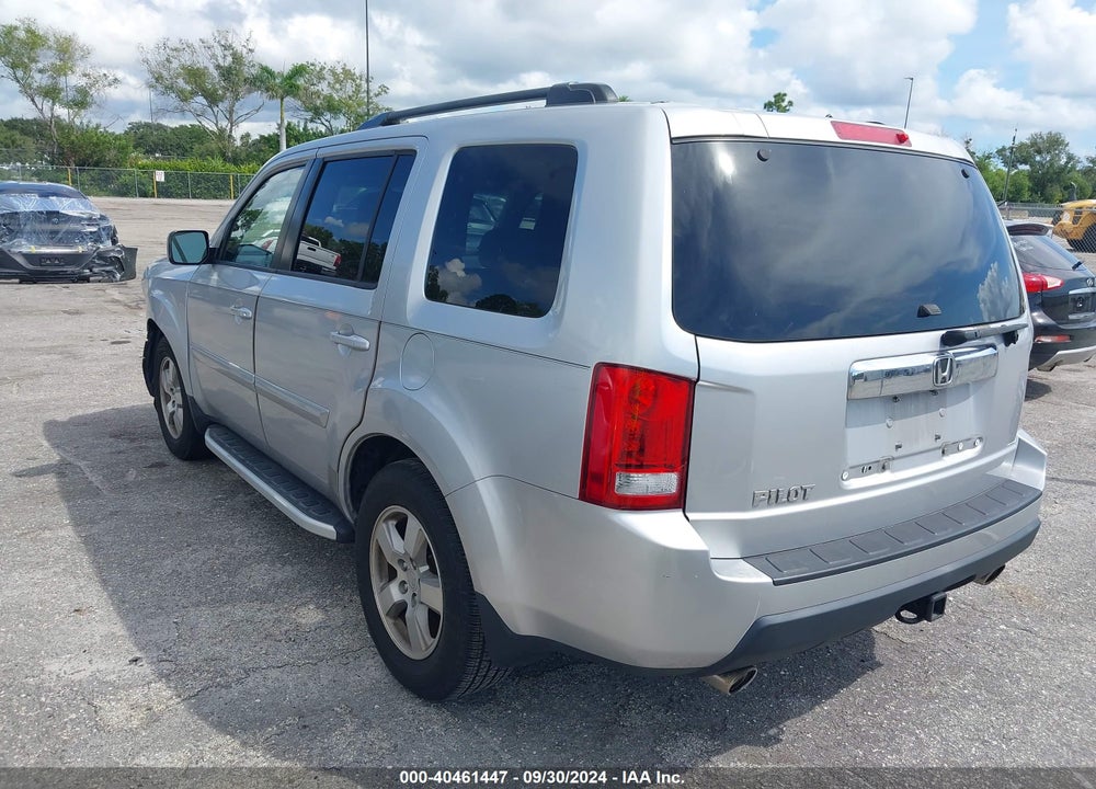 2011 HONDA PILOT EX-L VIN: 5FNYF3H57BB040003