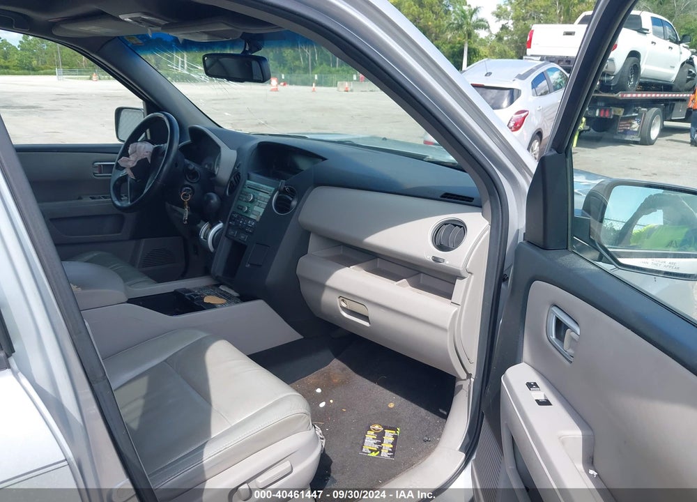2011 HONDA PILOT EX-L VIN: 5FNYF3H57BB040003