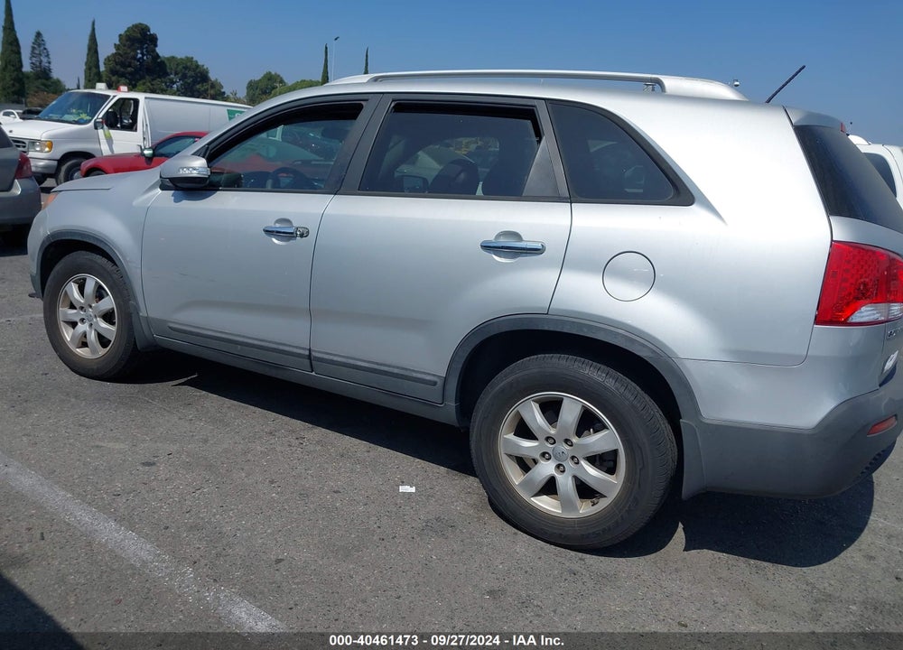 2013 KIA SORENTO LX V6 VIN: 5XYKT4A22DG357803