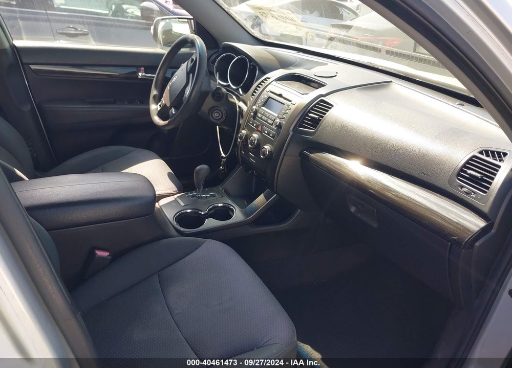 2013 KIA SORENTO LX V6 VIN: 5XYKT4A22DG357803