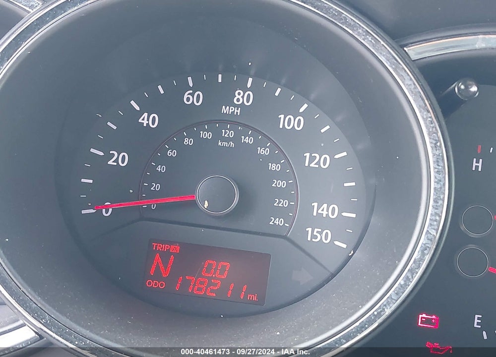 2013 KIA SORENTO LX V6 VIN: 5XYKT4A22DG357803