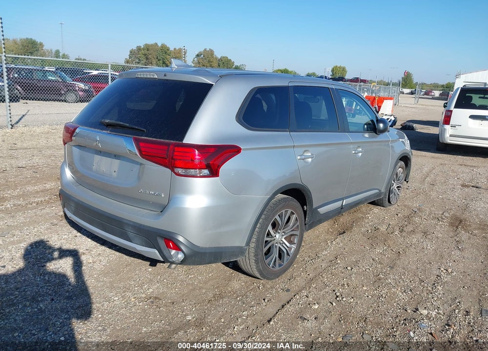 2018 MITSUBISHI OUTLANDER ES VIN: JA4AD2A38JZ060631