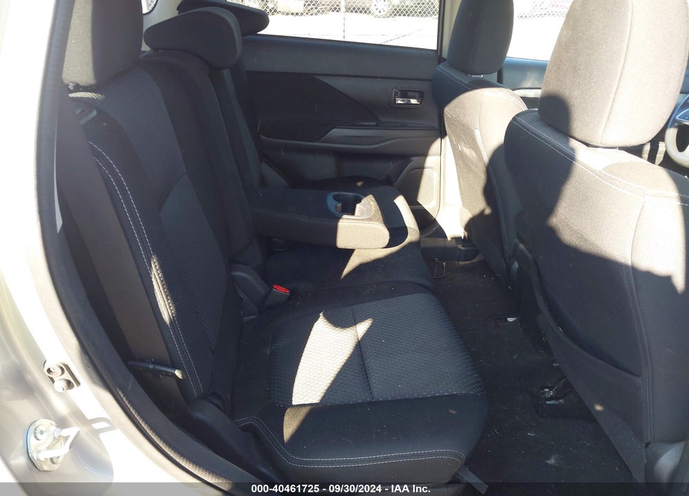 2018 MITSUBISHI OUTLANDER ES VIN: JA4AD2A38JZ060631