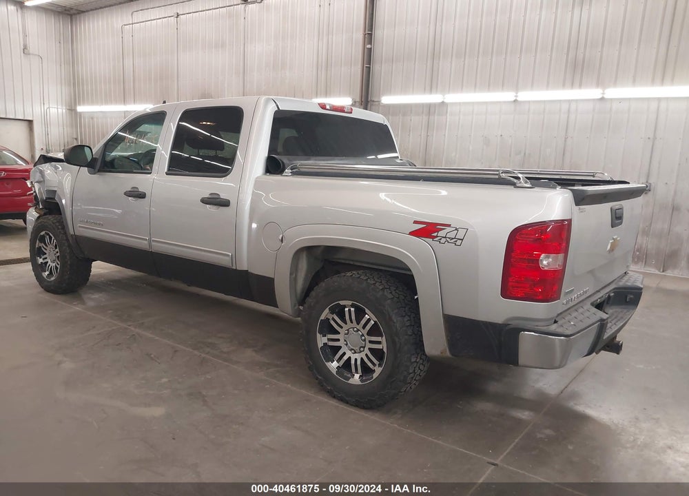 2011 CHEVROLET SILVERADO 1500 LT VIN: 3GCPKSE30BG252188