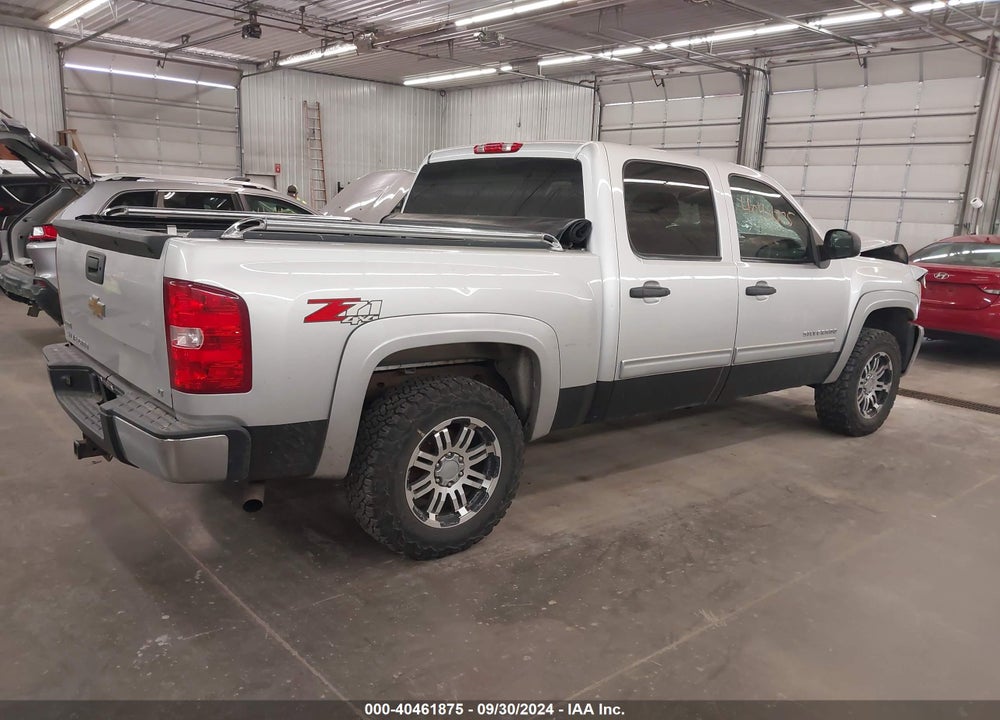 2011 CHEVROLET SILVERADO 1500 LT VIN: 3GCPKSE30BG252188