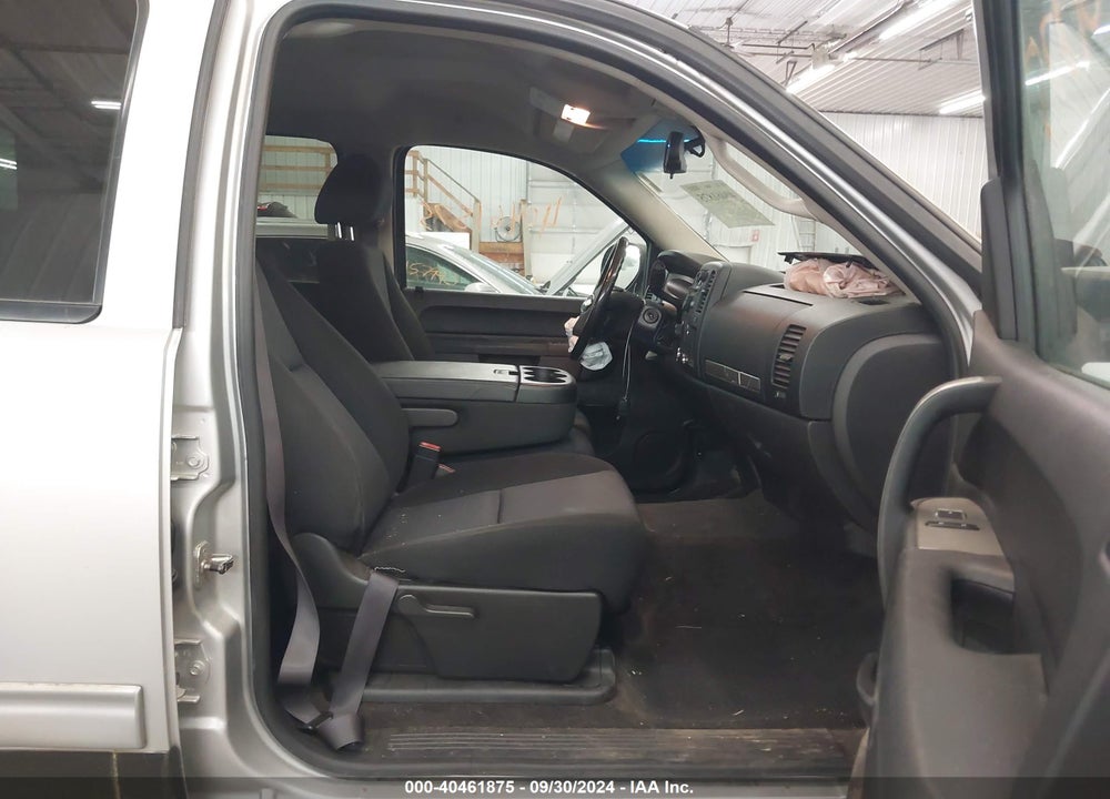 2011 CHEVROLET SILVERADO 1500 LT VIN: 3GCPKSE30BG252188