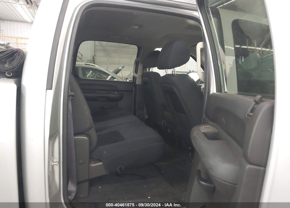 2011 CHEVROLET SILVERADO 1500 LT VIN: 3GCPKSE30BG252188