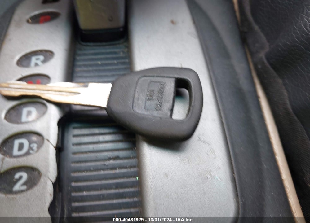 2002 HONDA CIVIC LX VIN: 1HGES165X2L033194