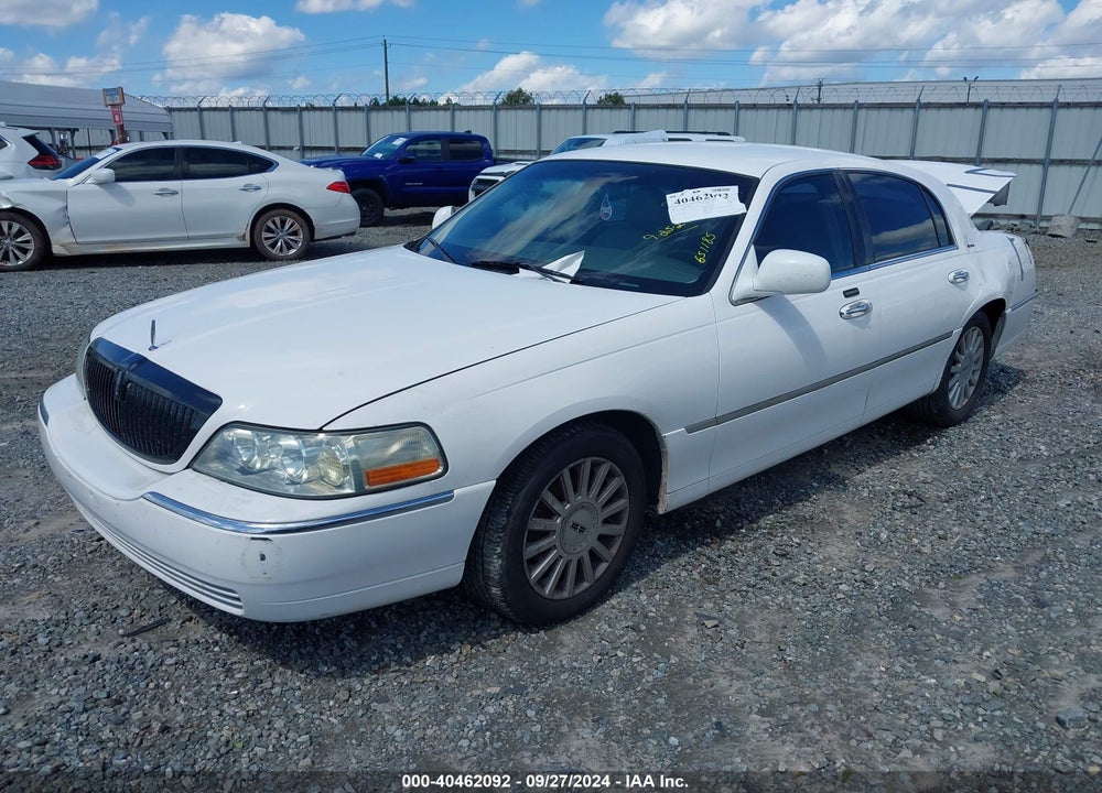 2005 LINCOLN TOWN CAR SIGNATURE VIN: 1LNHM81W75Y651185