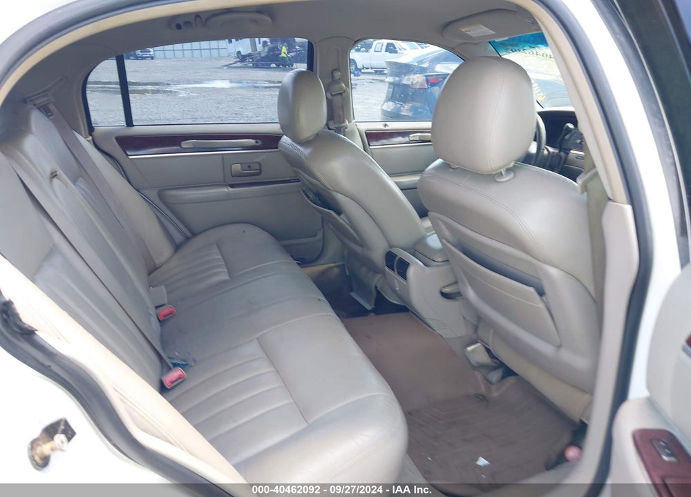 2005 LINCOLN TOWN CAR SIGNATURE VIN: 1LNHM81W75Y651185