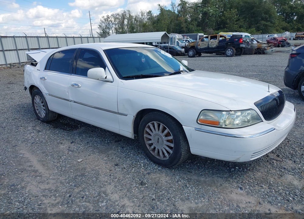 2005 LINCOLN TOWN CAR SIGNATURE VIN: 1LNHM81W75Y651185