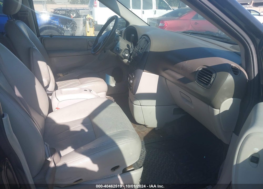 2005 DODGE GRAND CARAVAN SXT VIN: 2D8GP44L05R216824