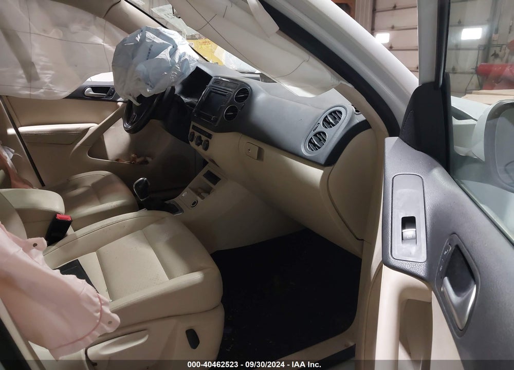2016 VOLKSWAGEN TIGUAN SE VIN: WVGBV7AX4GW507825