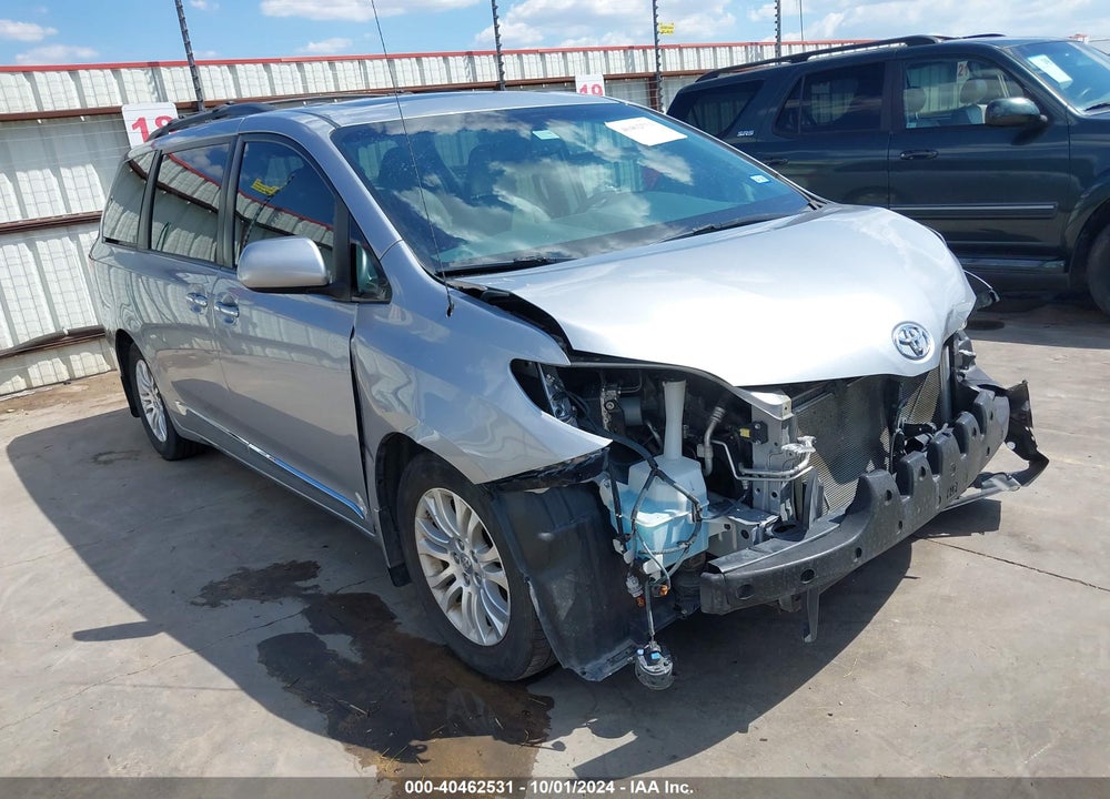 2013 TOYOTA SIENNA XLE V6 8 PASSENGER VIN: 5TDYK3DC7DS328912